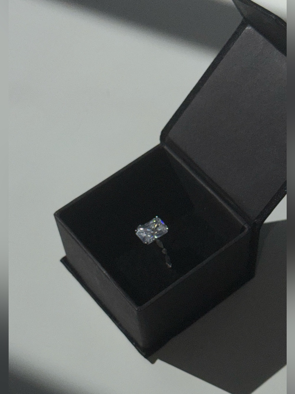 BRAND NEW 4CT RADIANT MOISSANITE RING - Picture 5 of 6